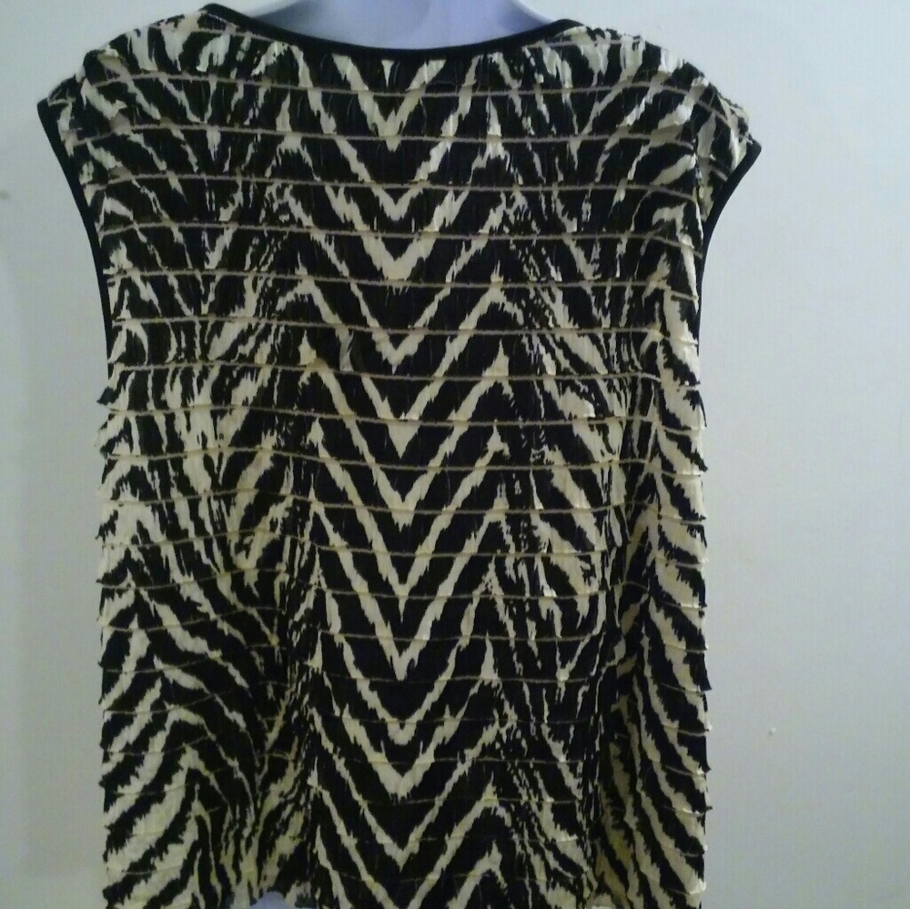 K Woman Collection Shell Blouse - Picture 4 of 8